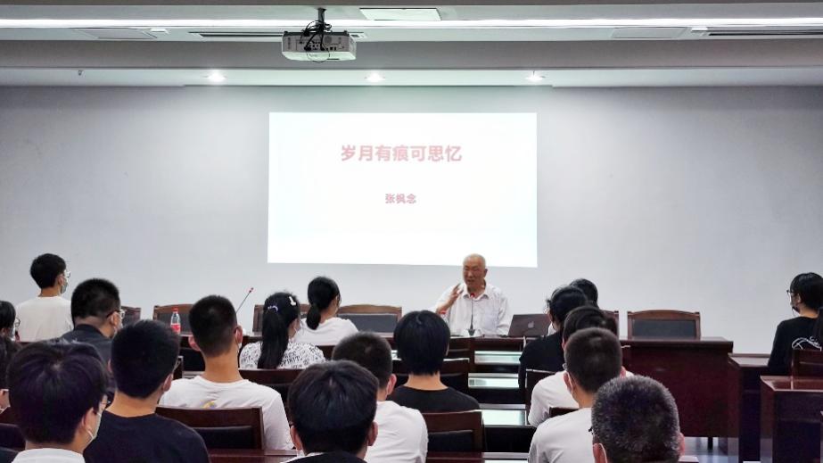 荣归母校话友情，岁月有情可思忆