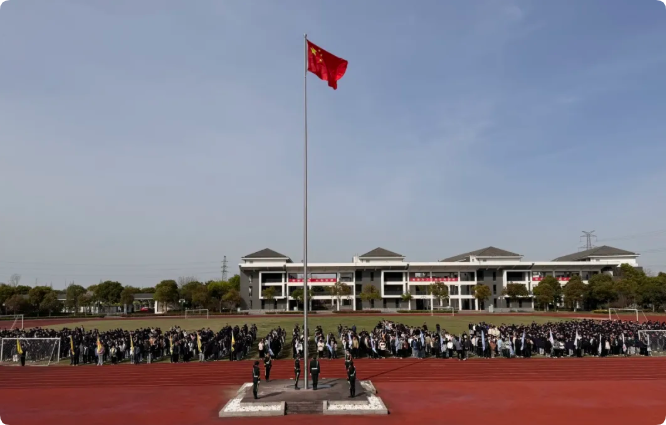 甪脊星芒——国旗下的清明回声