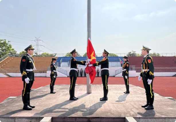 甪脊星芒——薪火相传映赤旗，步履铿锵续荣光